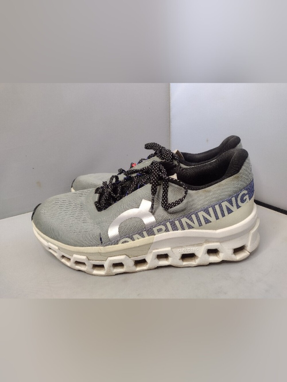 On Cloudmonster 2 Mens Size 11 Gray Athletic Running Shoes Sneakers RR